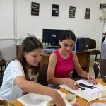 Представники ГО “Громадський рух “Віра, Надія, Любов” напередодні Дня молоді провели в Біляївці майстер – клас з розпису шоперів.