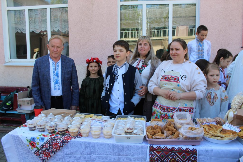 «На крилах любові»: вже вдруге в Біляївському ліцеї №1 імені Володимира Калмика відбувся сімейний фестиваль.