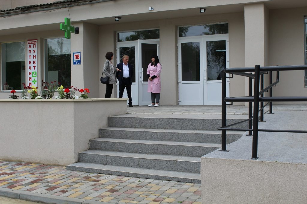 Завершено реконструкцію сходової зони до стаціонару Біляївської лікарні.