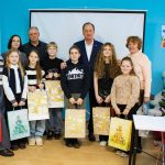 Передсвяткова приємність: юним художникам подякували за участь у конкурсі.