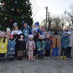 З нагоди відкриття біля міської ялинки було гамірно та, незважаючи на мороз, тепло.