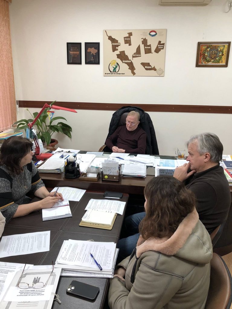 Біляївський міський голова Михайло Бухтіяров провів робочу нараду, в ході якої відбулось обговорення можливих алгоритмів реагування на постанову Національної комісії, що здійснює державне регулювання у сферах енергетики та комунальних послуг (НКРЕКП) від 30 грудня 2025 року №2288 «Про встановлення тарифів на централізоване водопостачання та централізоване водовідведення ТОВАРИСТВУ З ОБМЕЖЕНОЮ ВІДПОВІДАЛЬНІСТЮ «ІНФОКС» (ФІЛІЯ «ІНФОКСВОДОКАНАЛ») https://www.nerc.gov.ua/…/pro-vstanovlennya-tarifiv-na….